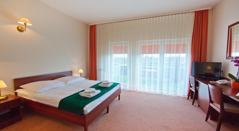Hotel Kameralny キェルツェ エクステリア 写真