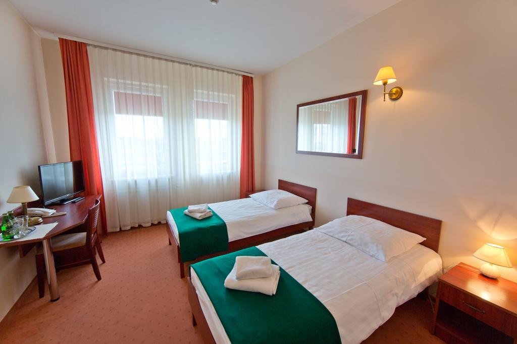 Hotel Kameralny キェルツェ 部屋 写真