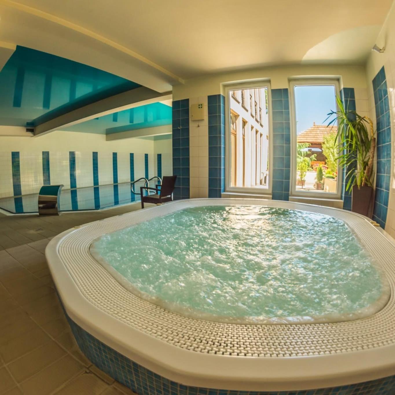 Hotel Kameralny キェルツェ エクステリア 写真
