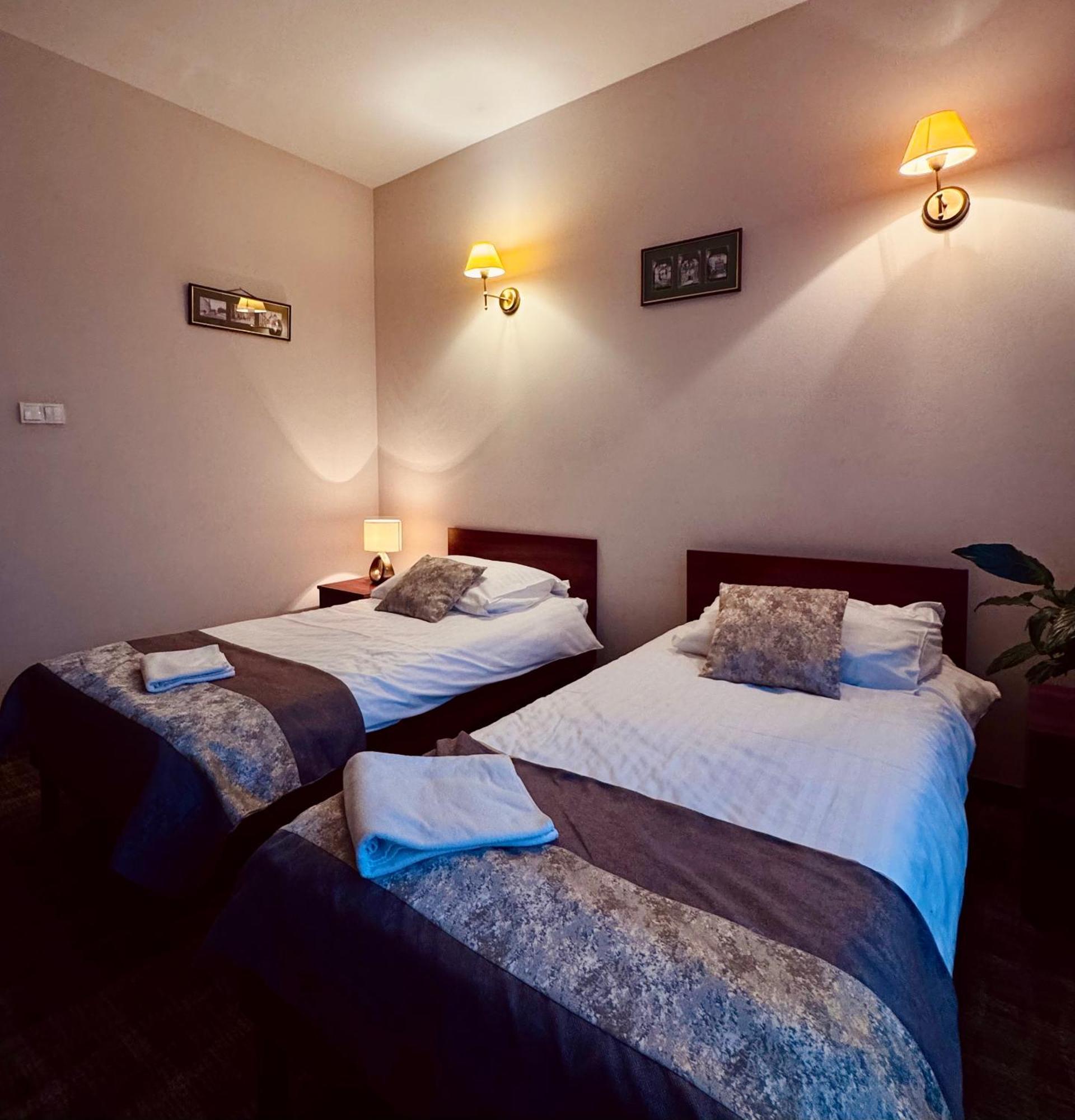 Hotel Kameralny キェルツェ エクステリア 写真