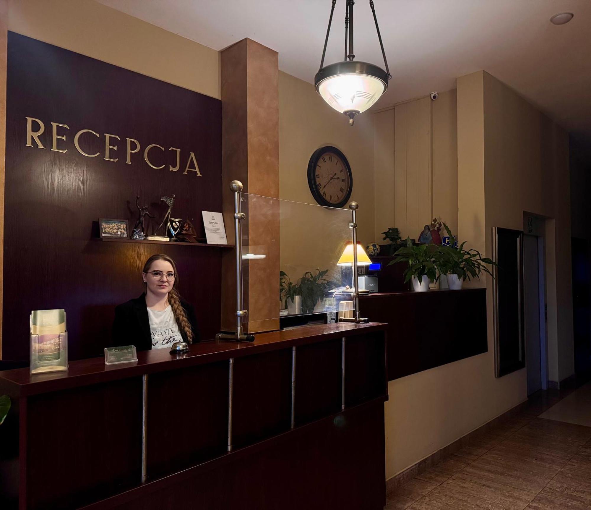 Hotel Kameralny キェルツェ エクステリア 写真