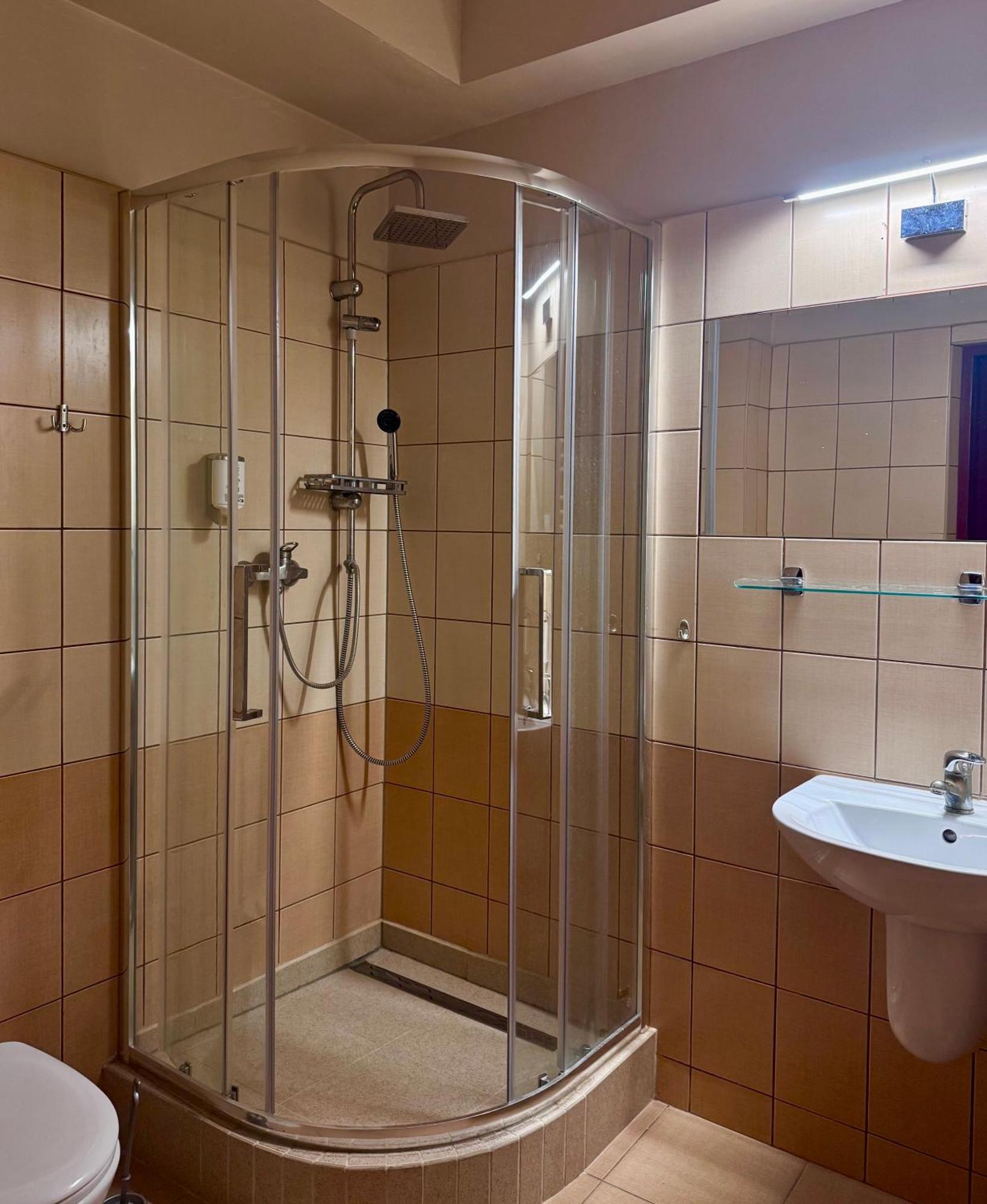 Hotel Kameralny キェルツェ エクステリア 写真