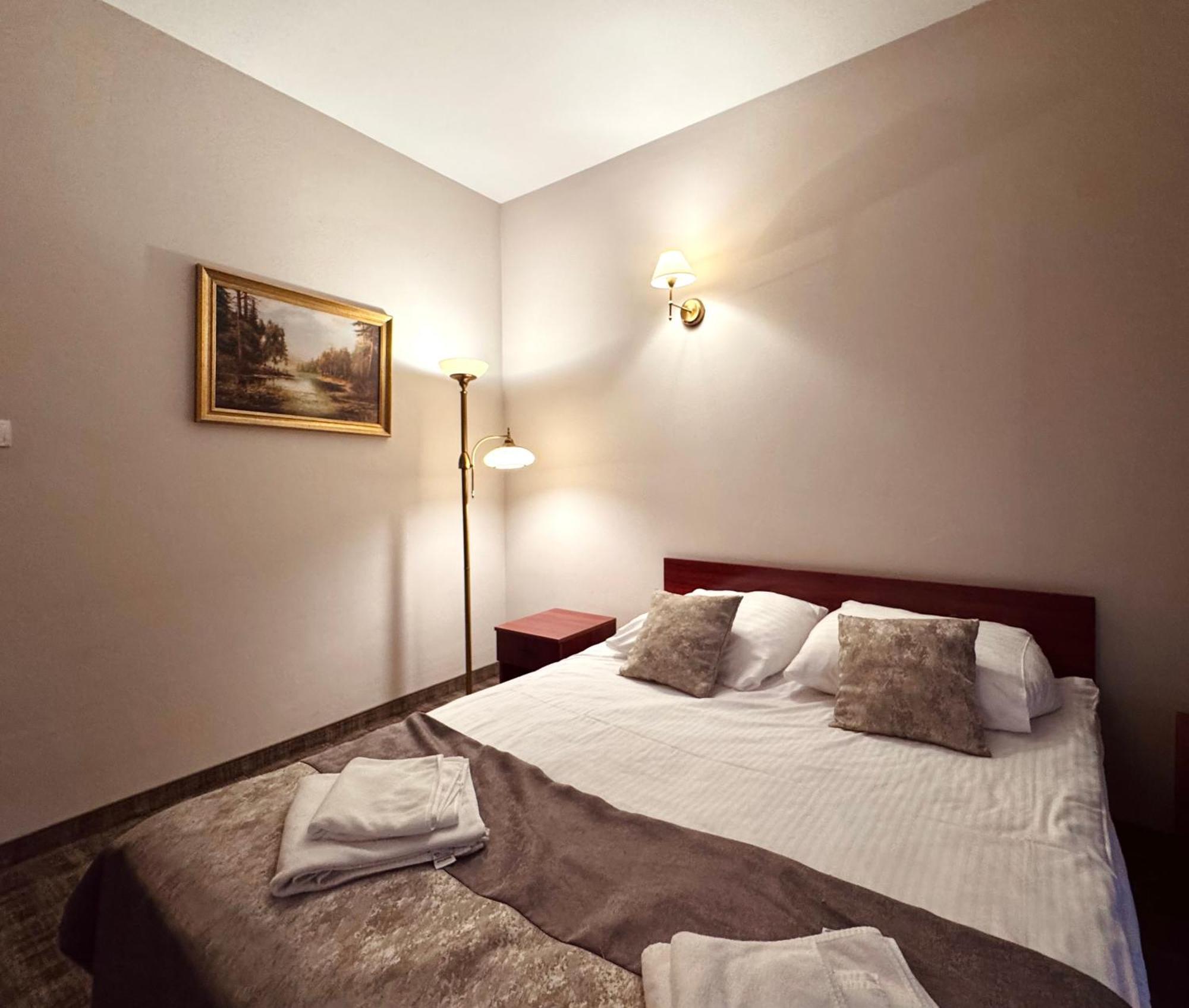 Hotel Kameralny キェルツェ エクステリア 写真