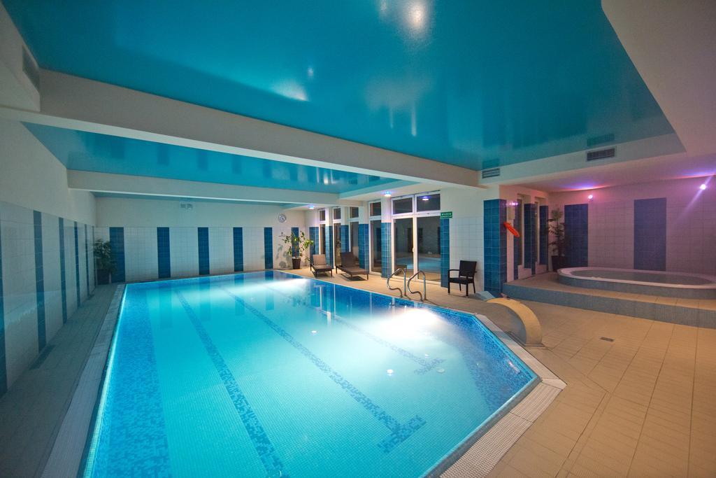 Hotel Kameralny キェルツェ エクステリア 写真