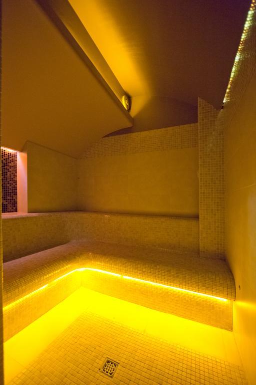 Hotel Kameralny キェルツェ エクステリア 写真