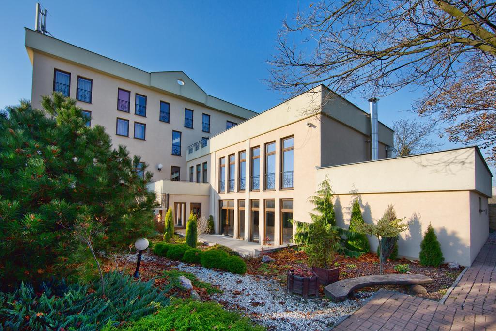 Hotel Kameralny キェルツェ エクステリア 写真