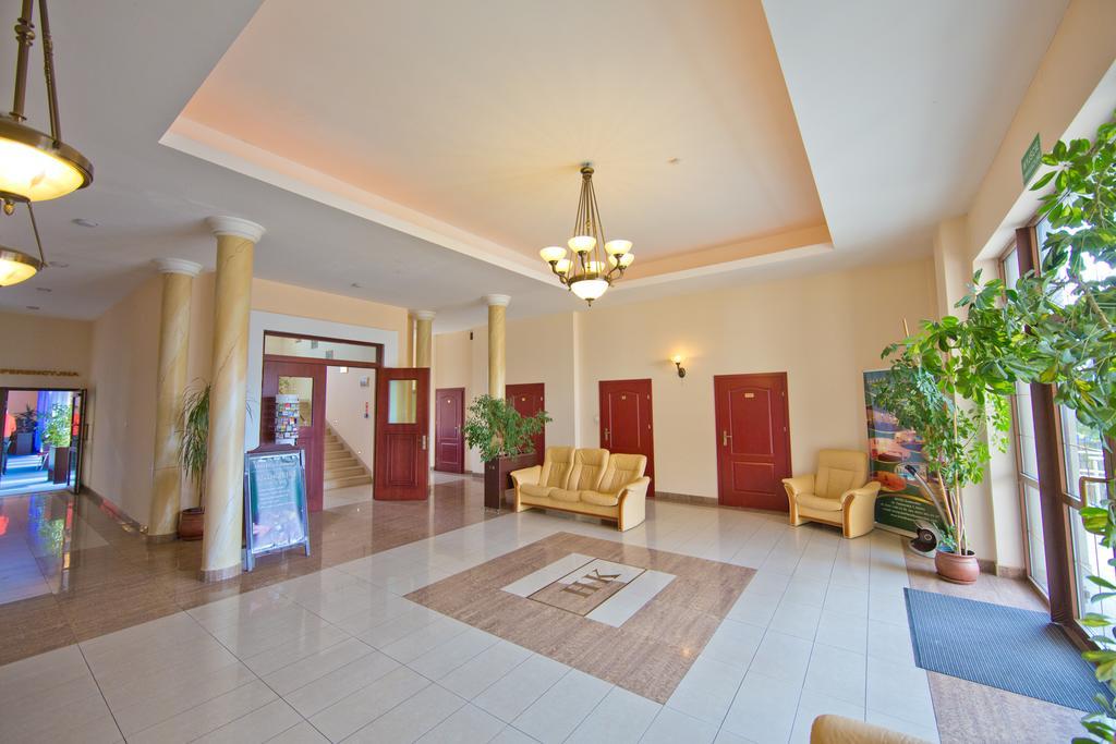 Hotel Kameralny キェルツェ エクステリア 写真